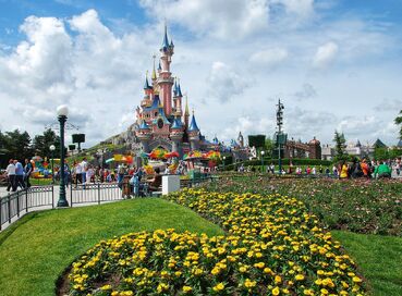 İzmir Çıkışlı Ramazan Bayramı ve Ara Tatile Özel Köln - Lüksemburg - Metz - Paris & Disneyland Turu