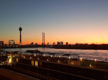 Sonbaharda Ren Nehri'nde Hollanda Almanya 